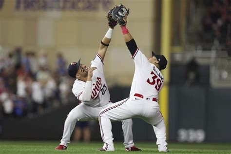 Twins use big innings early, late to rout Rangers 12-2, drop Texas into tie for AL West lead
